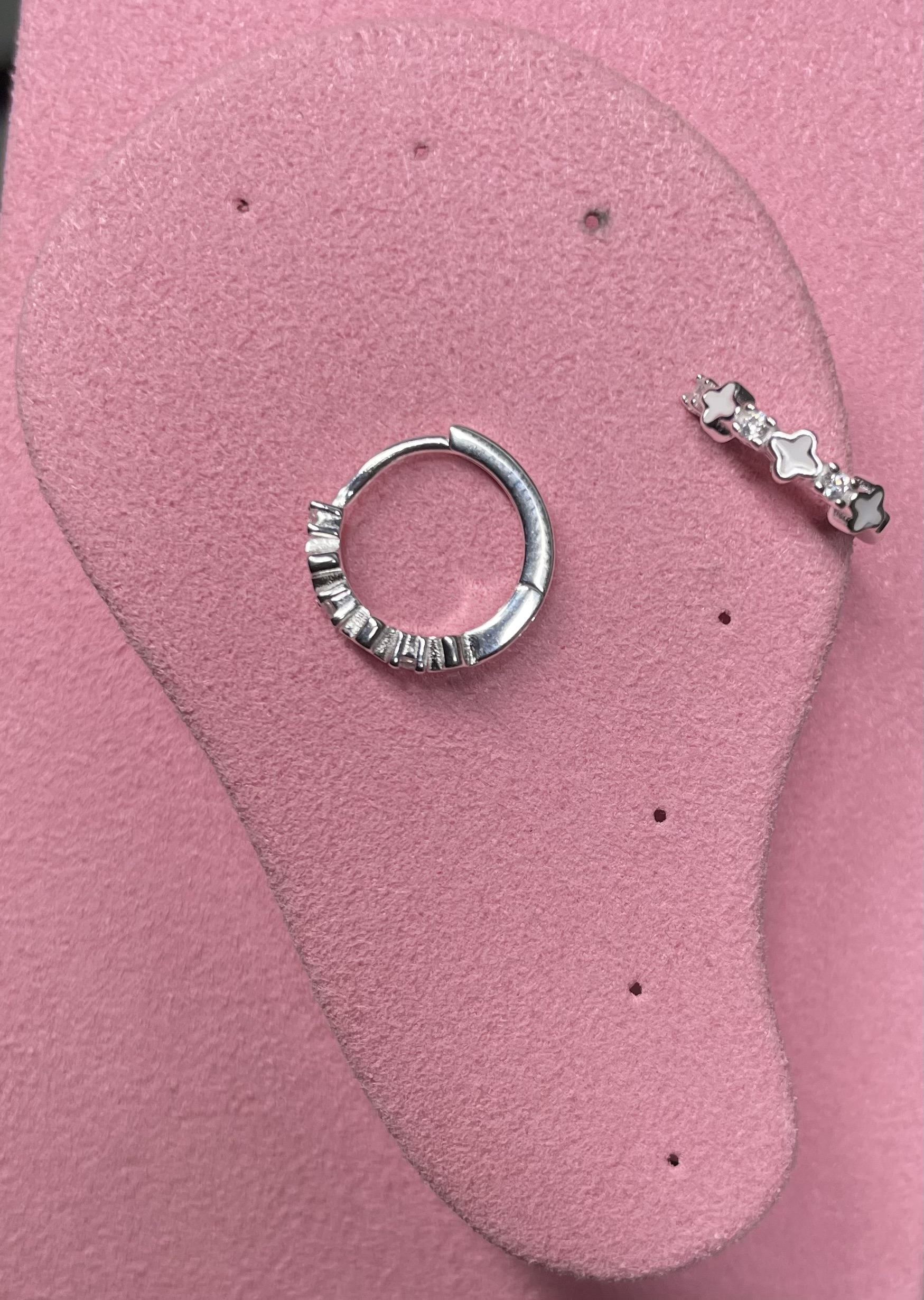 Argola Trevo Branco Clic