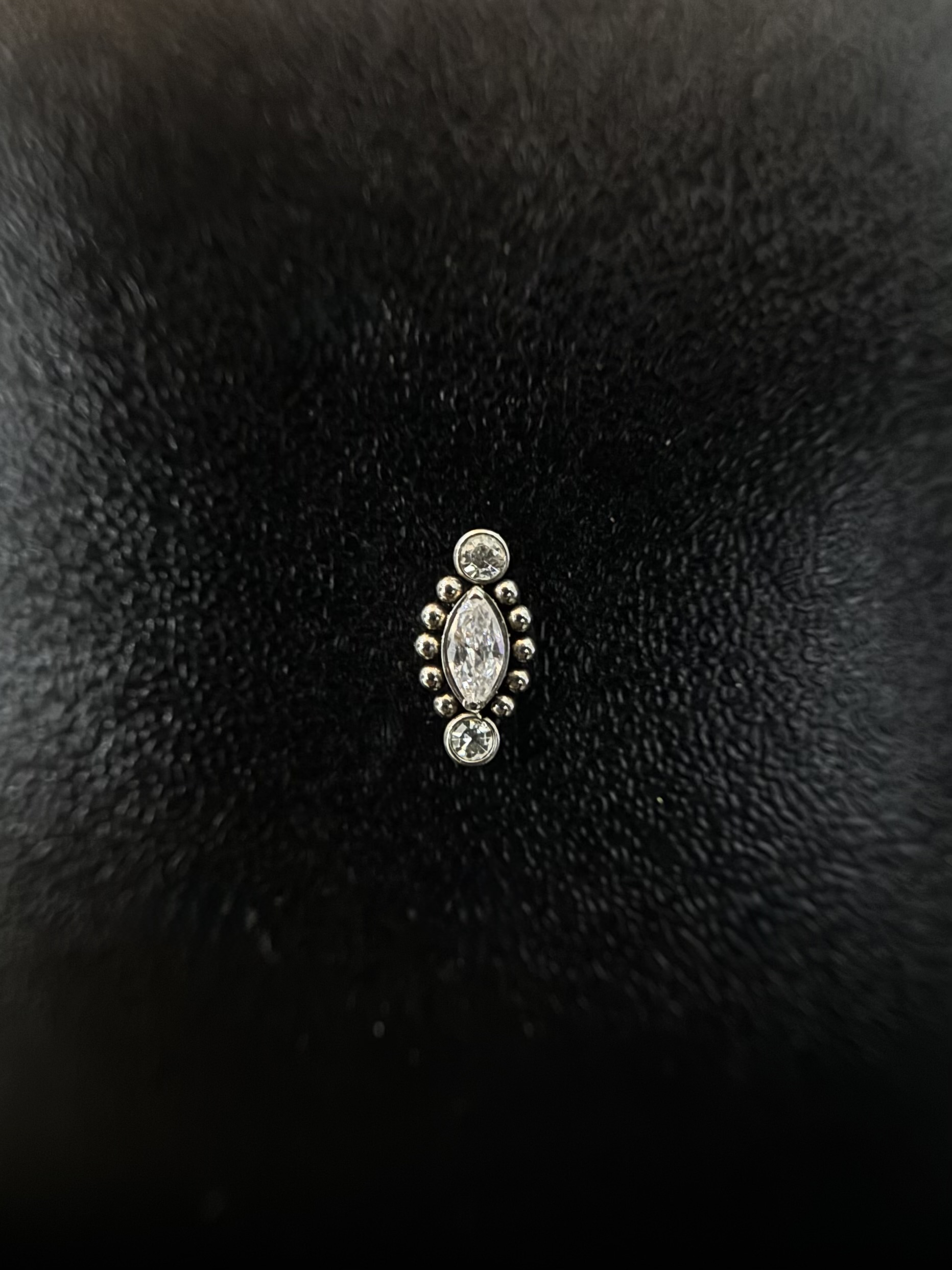 Labret Olho A7