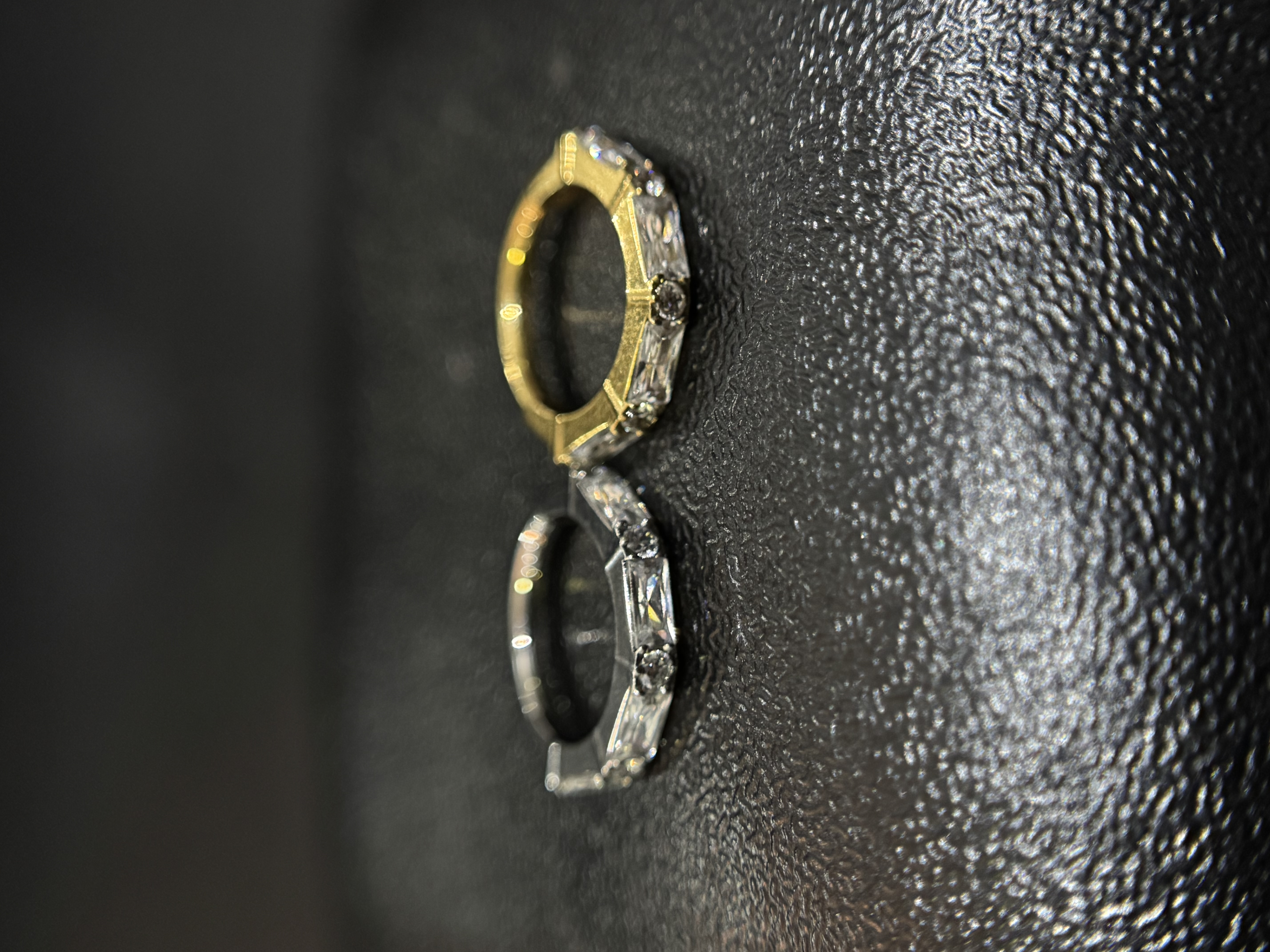 Argola Luxo Retangular e Pontos 8/10cm
