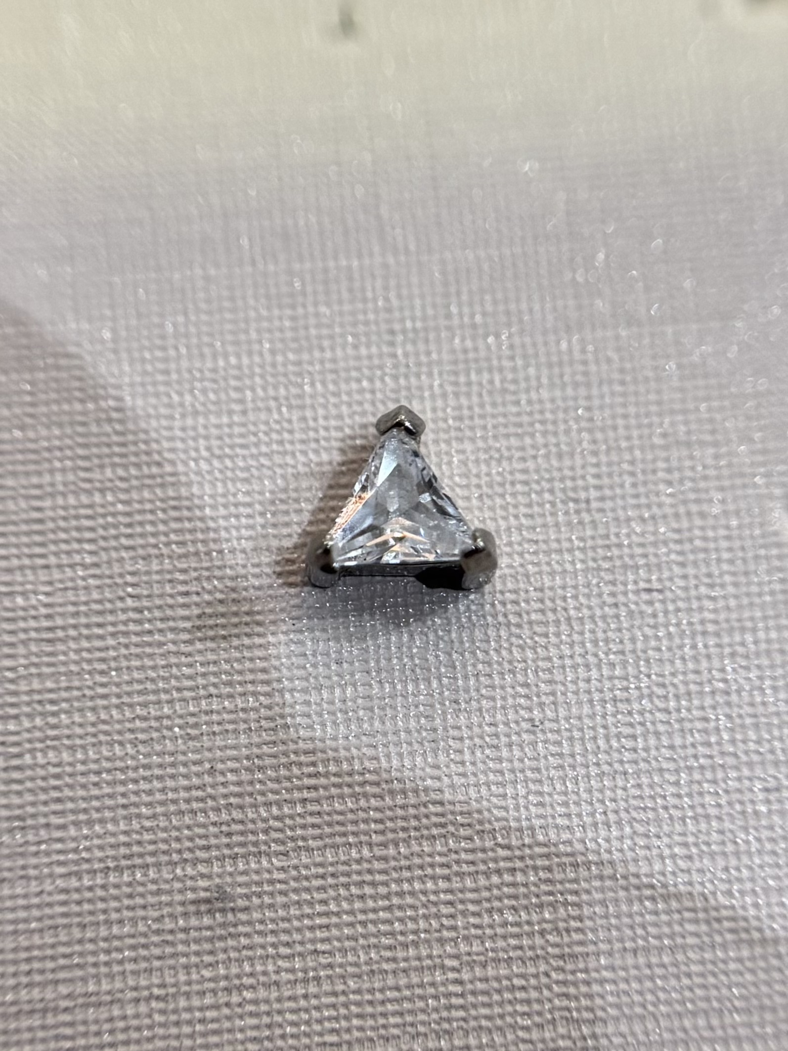 Labret Ponto de Luz Triângulo 