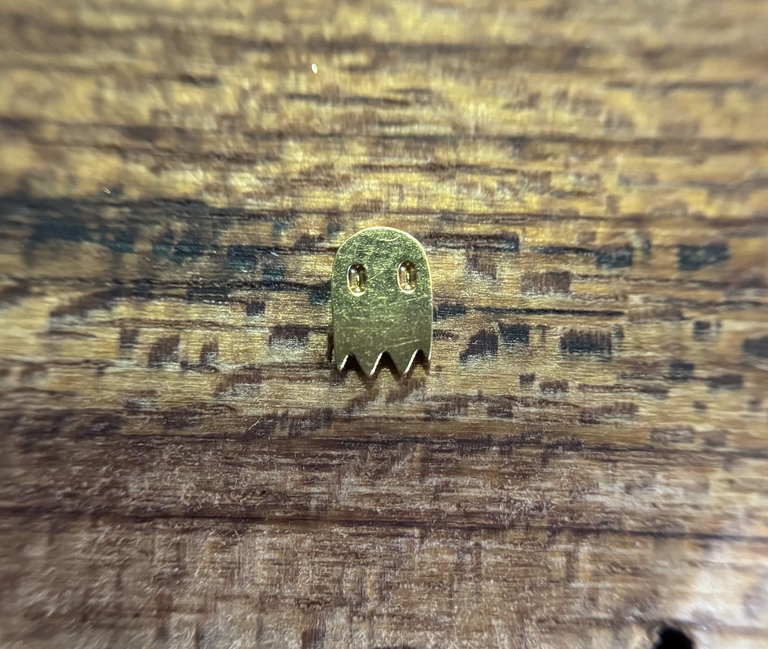 Labret Pac Man Fantasma Dourado