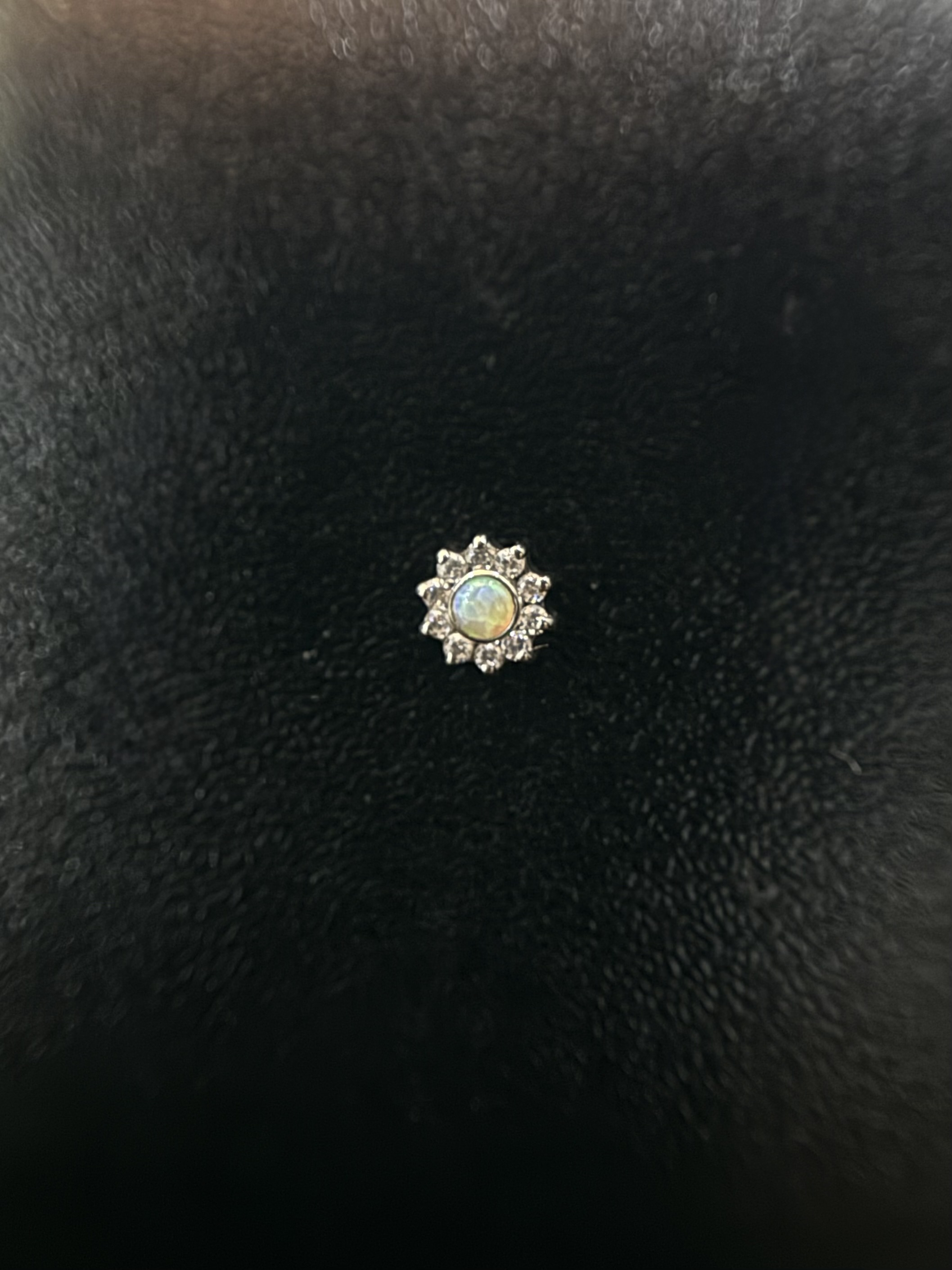 Labret Flor Redonda Transparente Meio Opala Verde