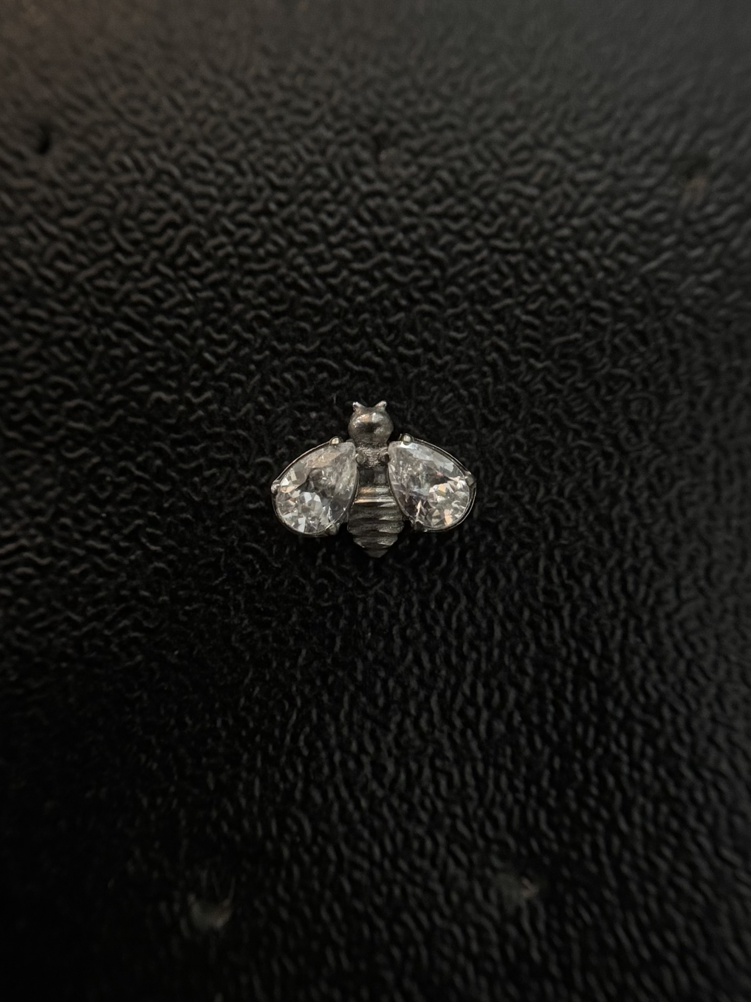 Labret Mini Abelha Prata