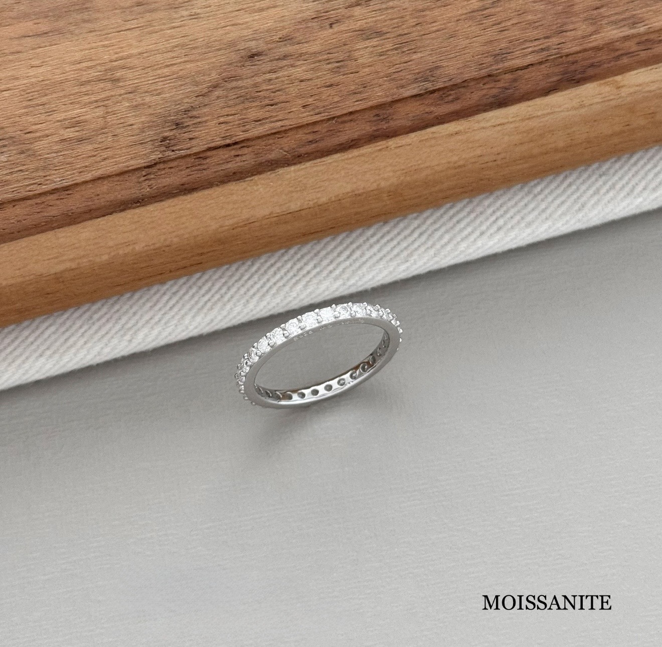Anel Aparador de MOISSANITE 