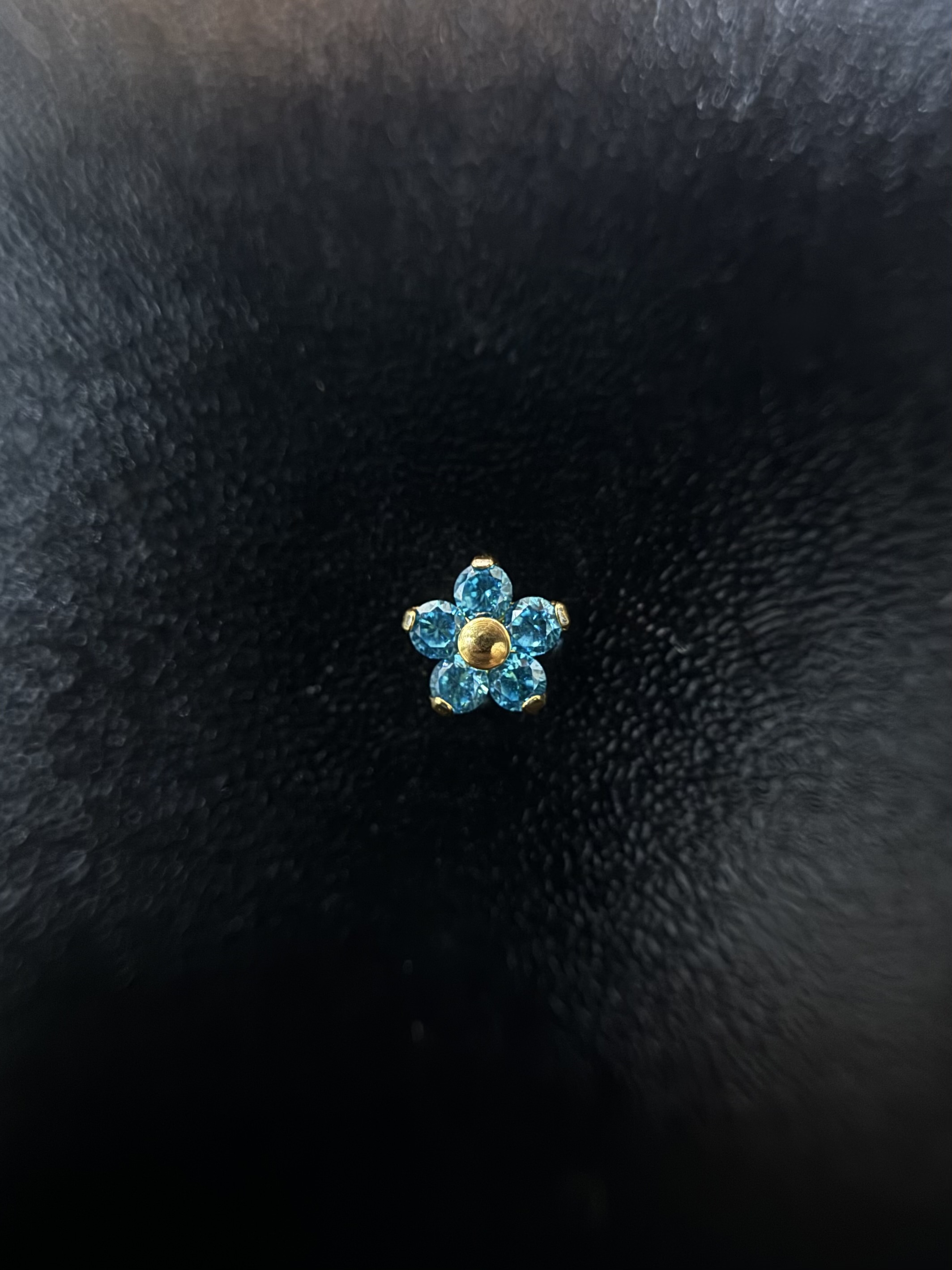 Labret Flor Azul com Dourado