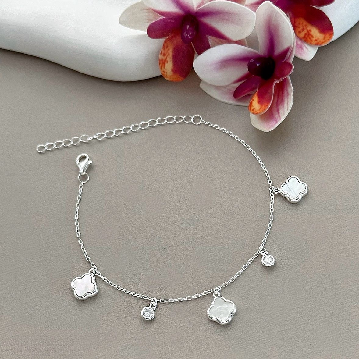 Pulseira Trevos de madrepérola