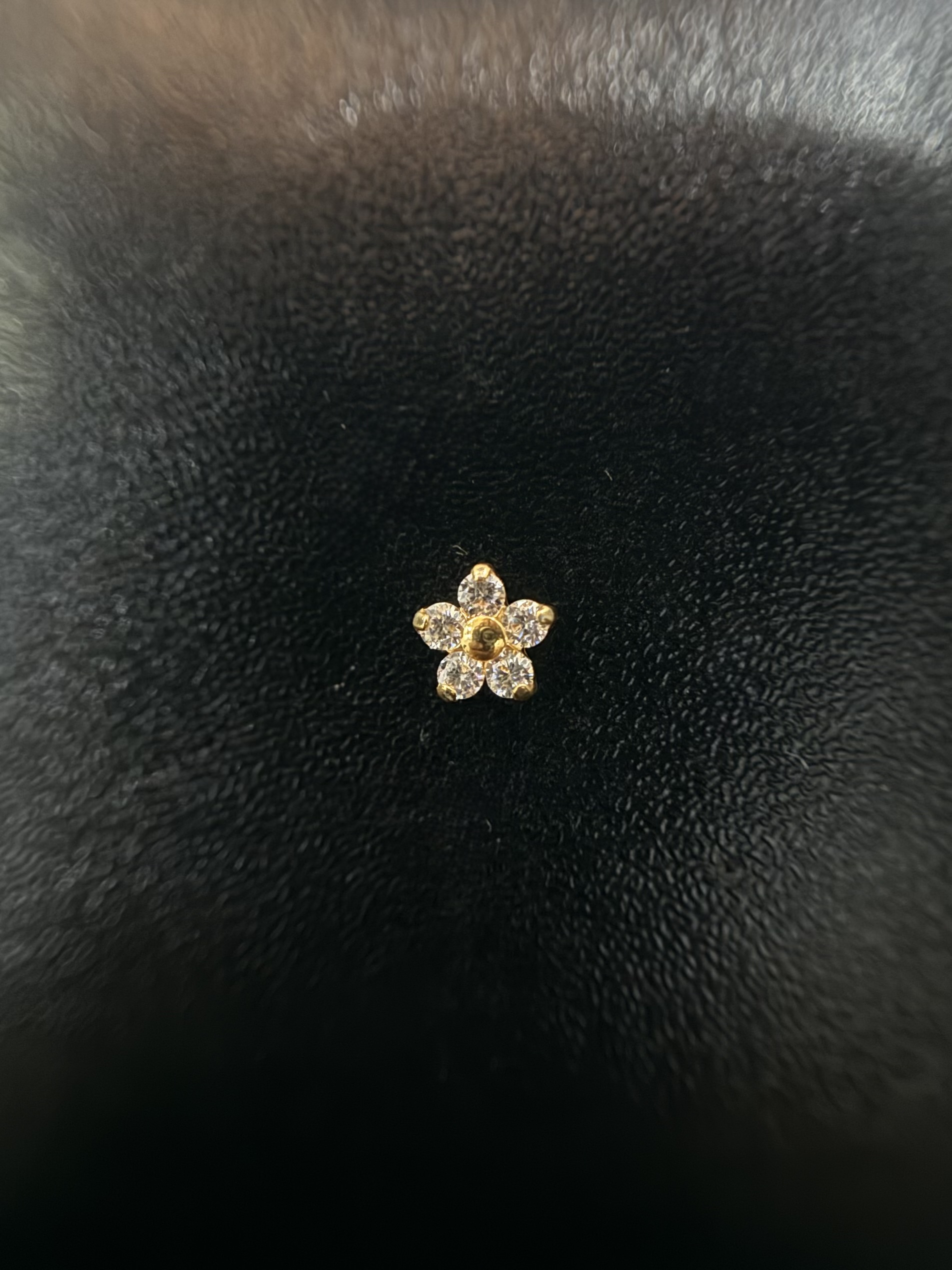 Labret Flor Transparente Dourada