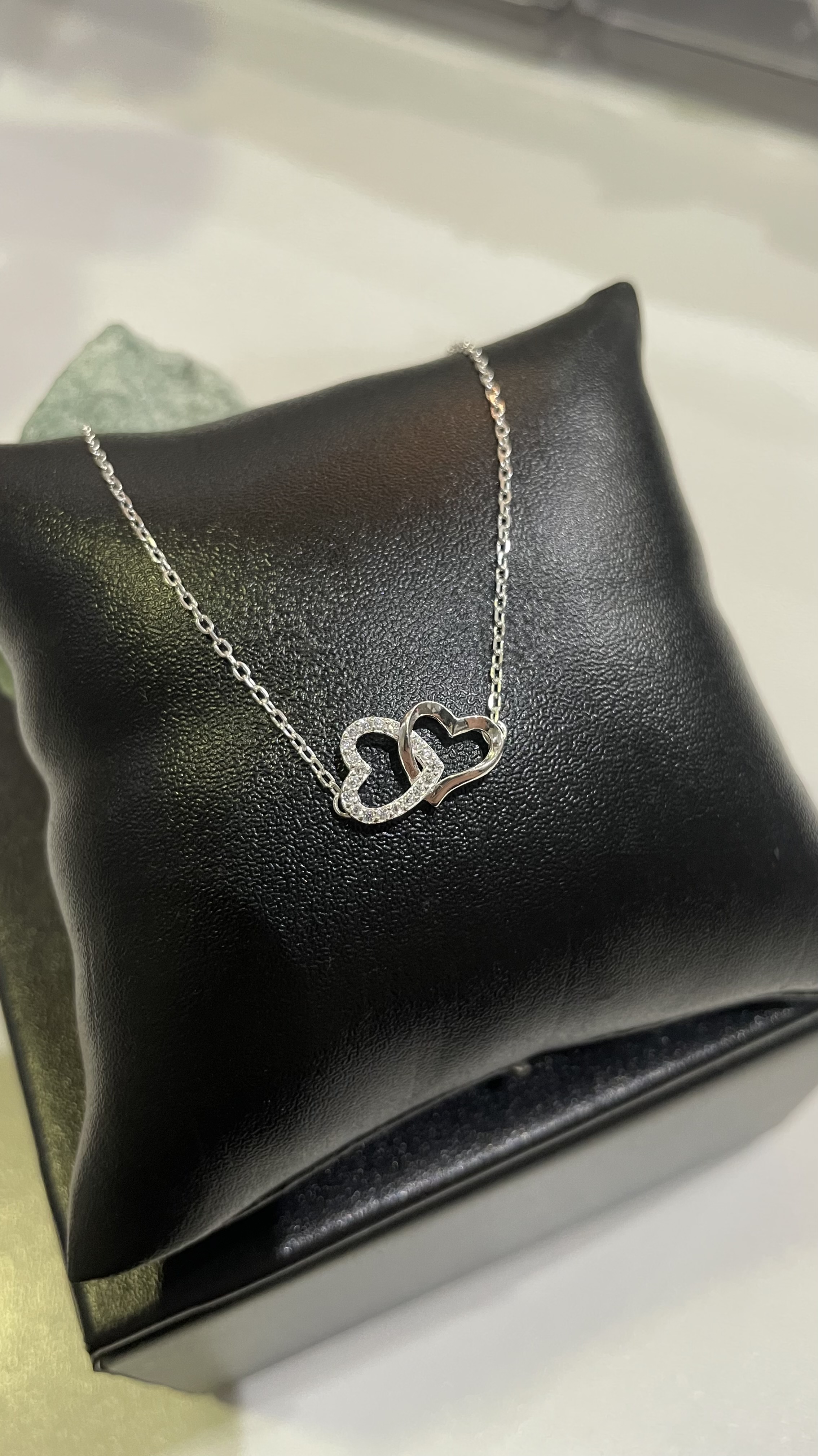 Pulseira Dois Corações com Banho de Ouro Branco 
