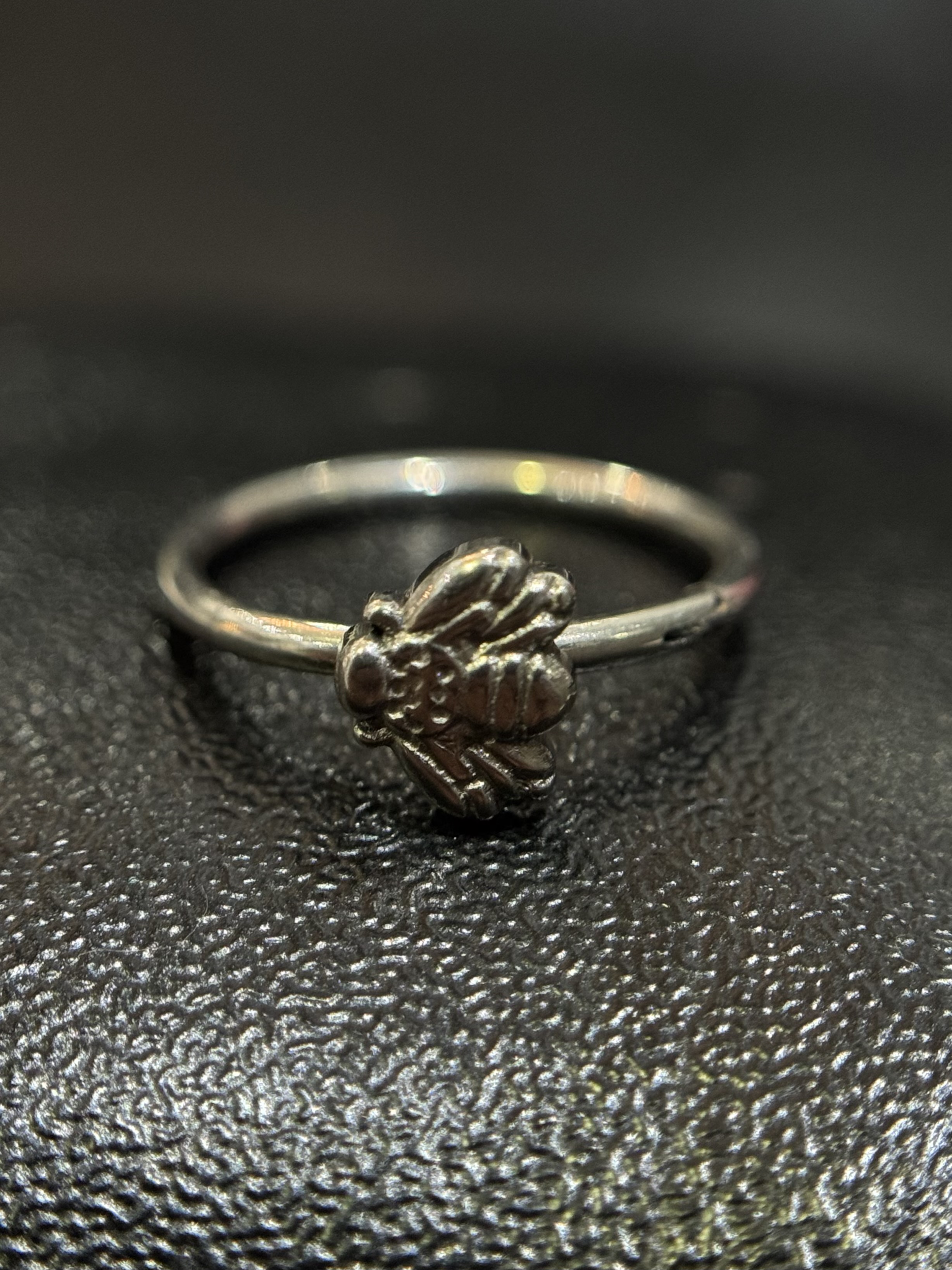 Argola Abelha Lisa Prata 8/12cm