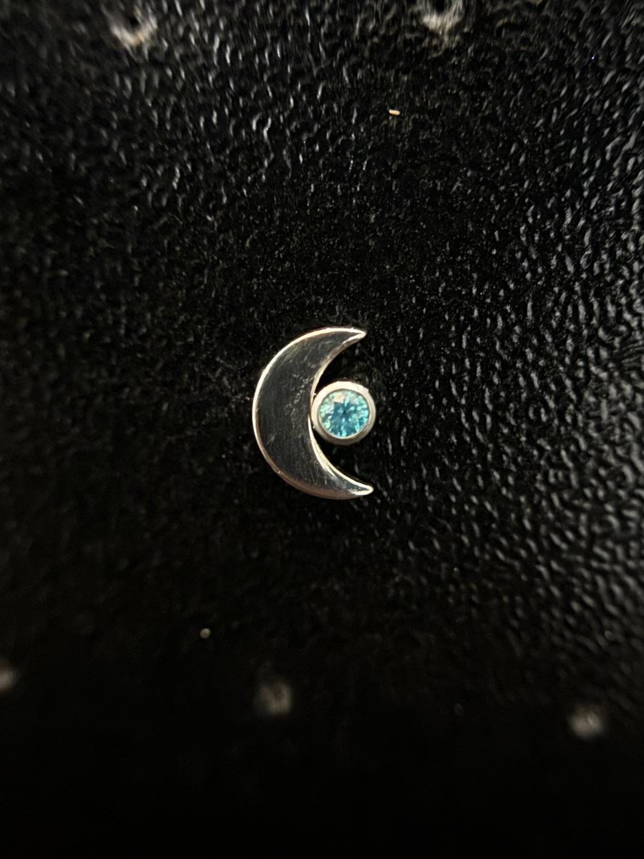 Labret lua Com Ponto de Luz Azul