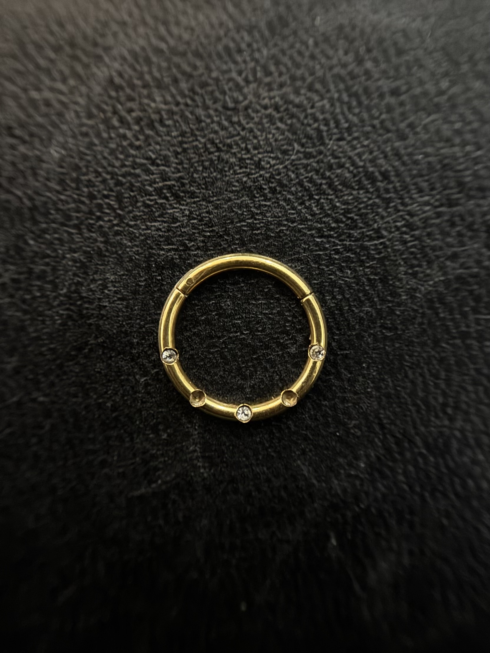 Argola Lisa com 3 mini Pontos F