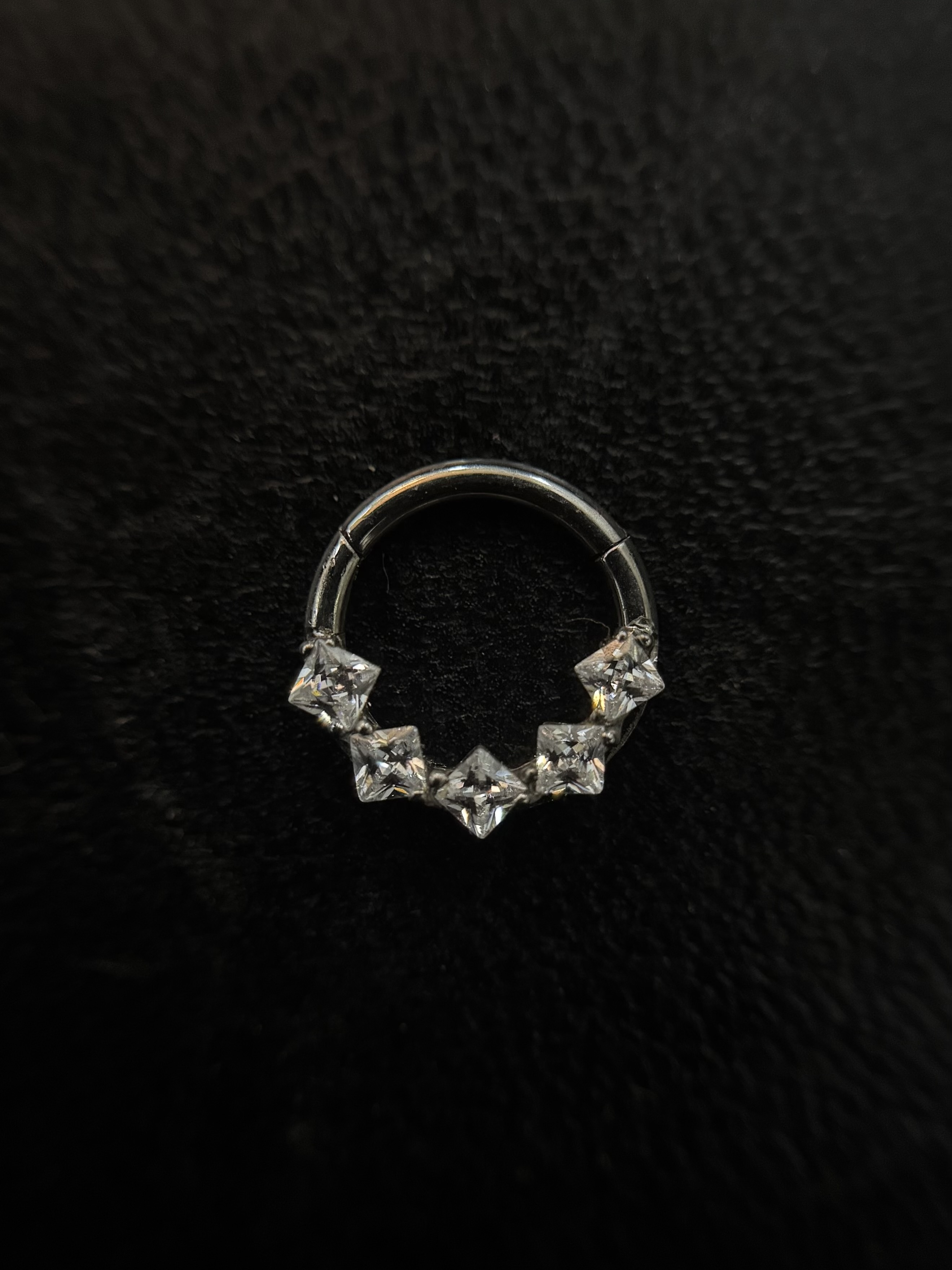 Argola Mini Quadrados Transparente 