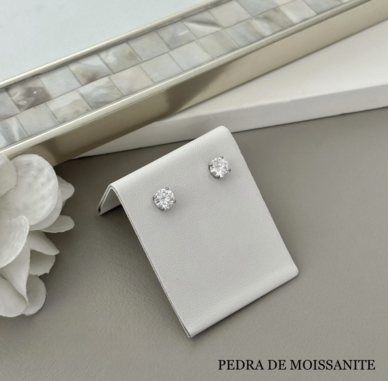 Brinco Ponto de Luz 6 mm Moissanite