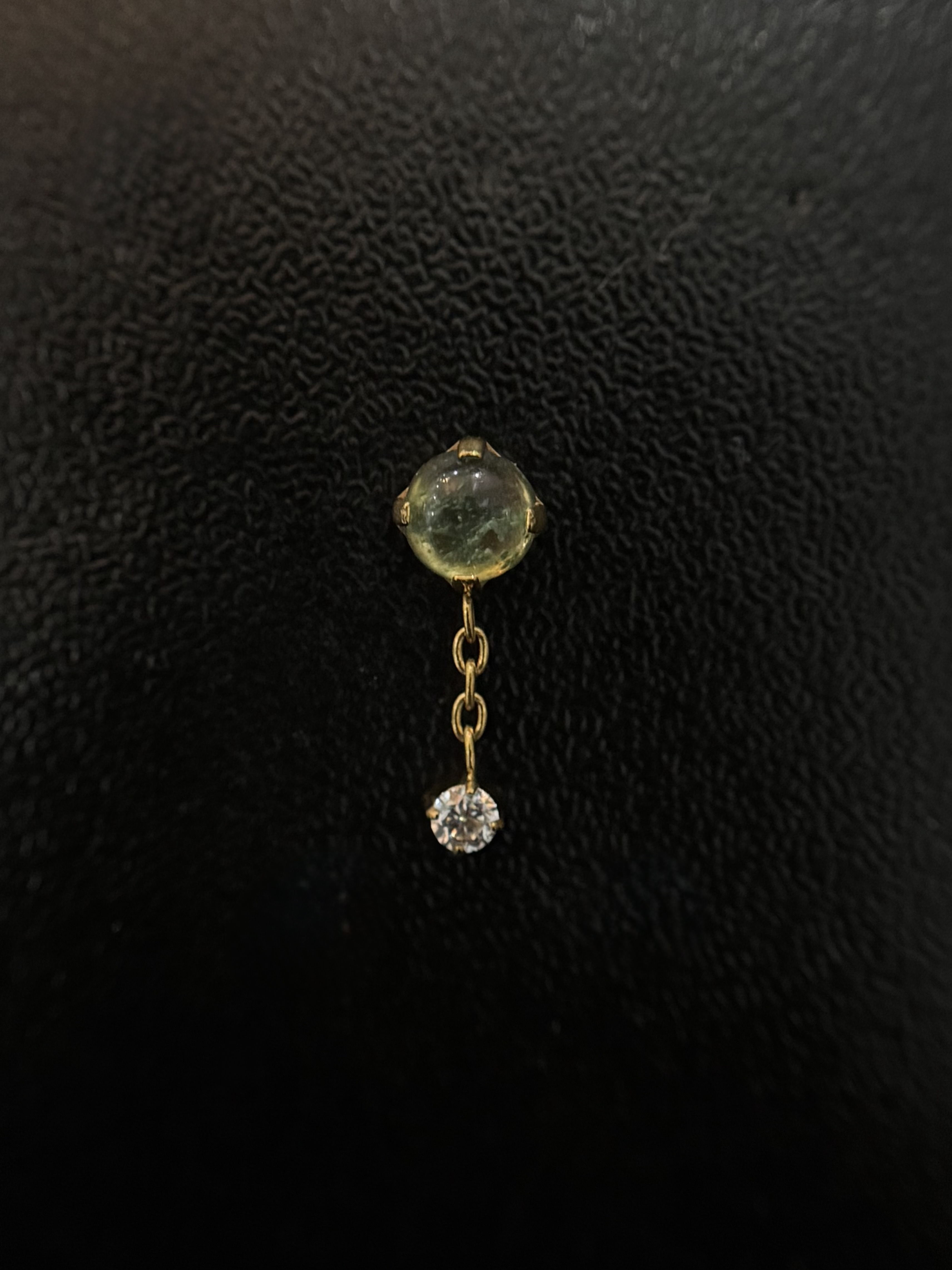 Labret Bola Pedra Natural com  Corrente Dourada