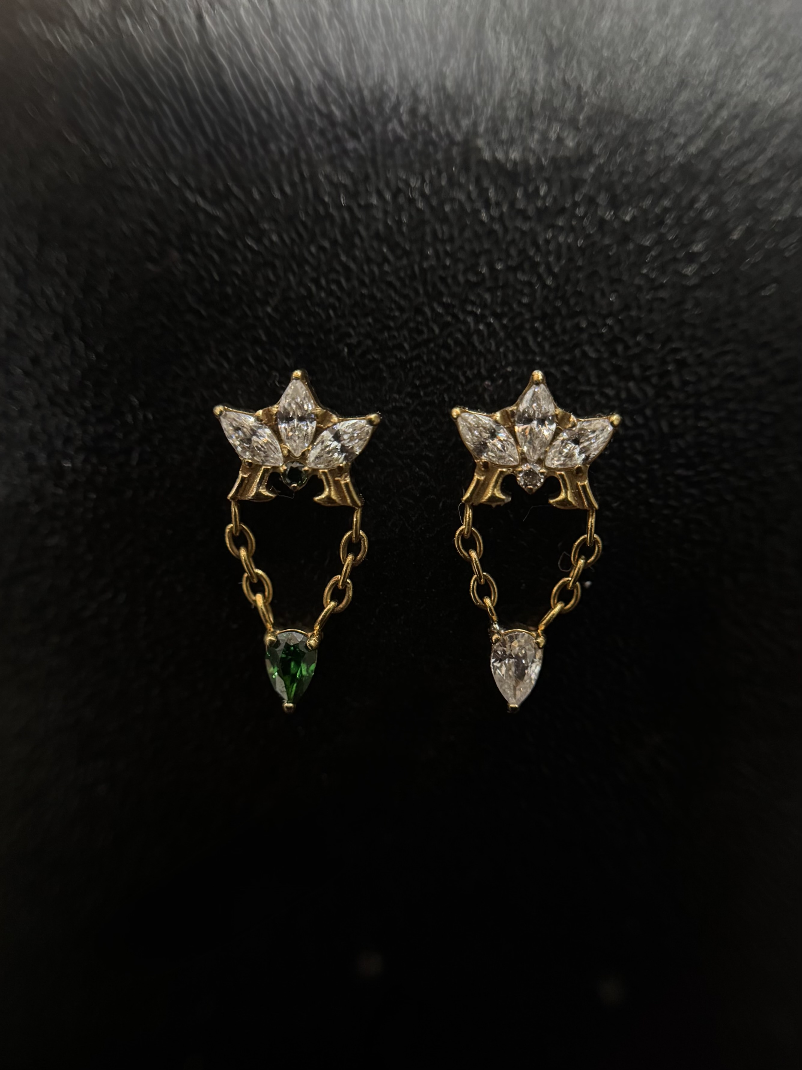 Labret Folha Luxo Corrente Dourada Verde ou Transparente 