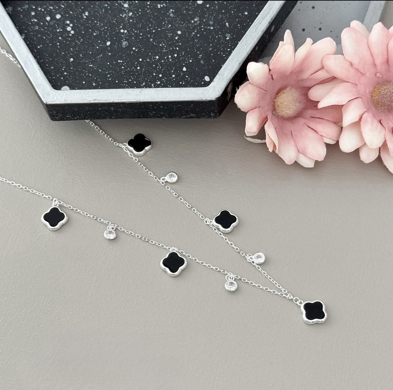 Colar/Chocker Trevo Onix