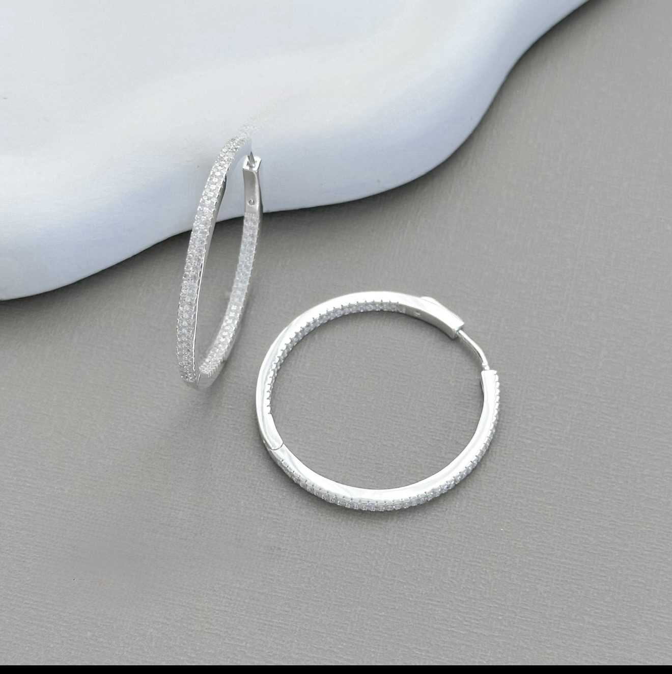 Argola Toda Cravejada 3,4 cm