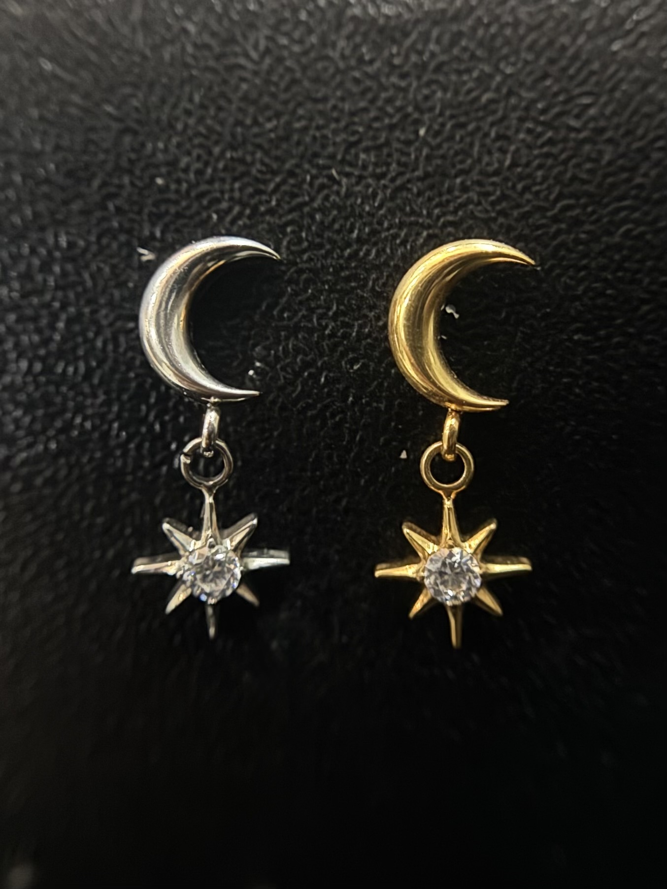 Labret Lua e Sol Pendurado Prata ou Dourado