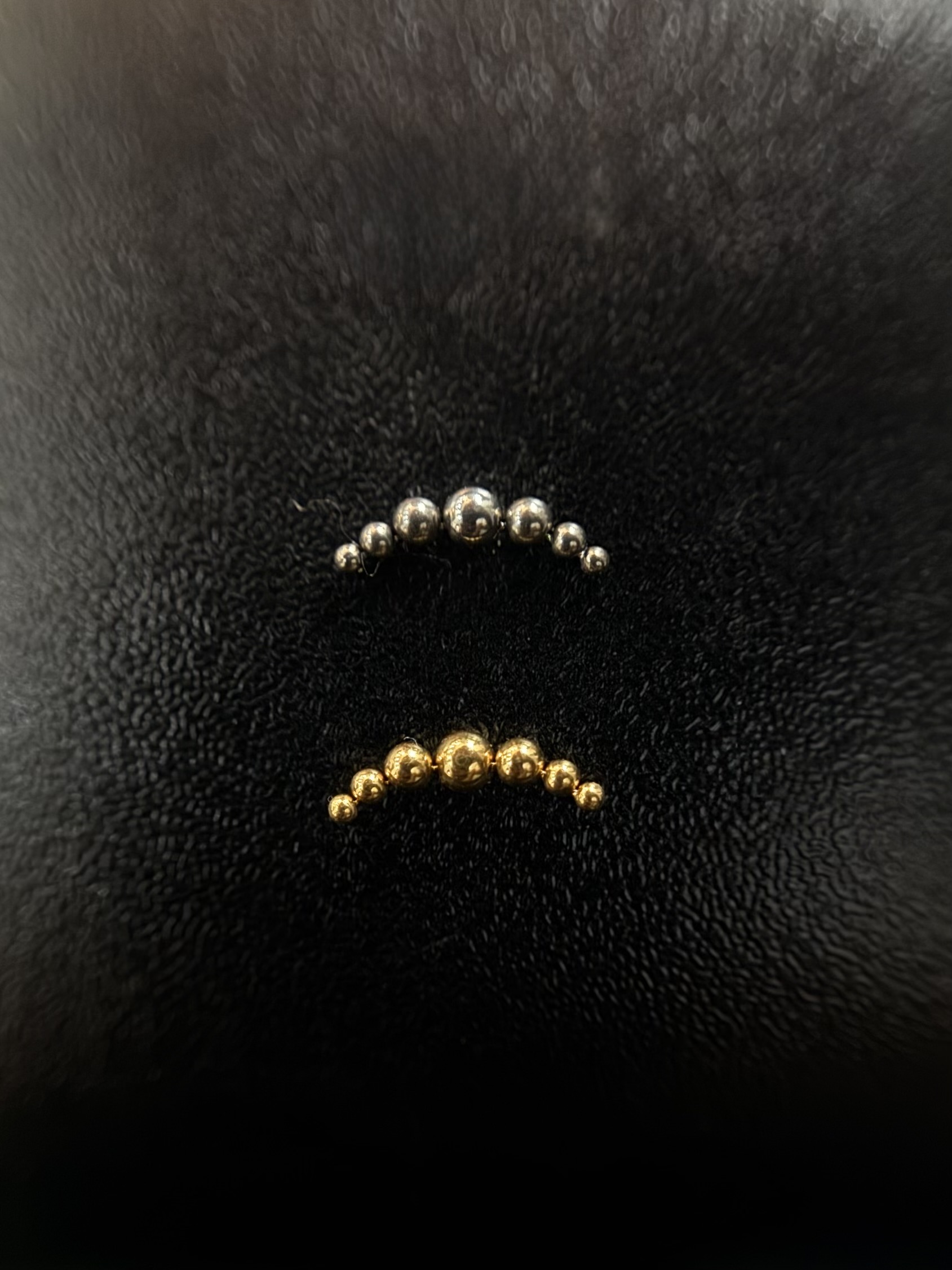 Cluster Bolas Lisa Prata ou Dourado 