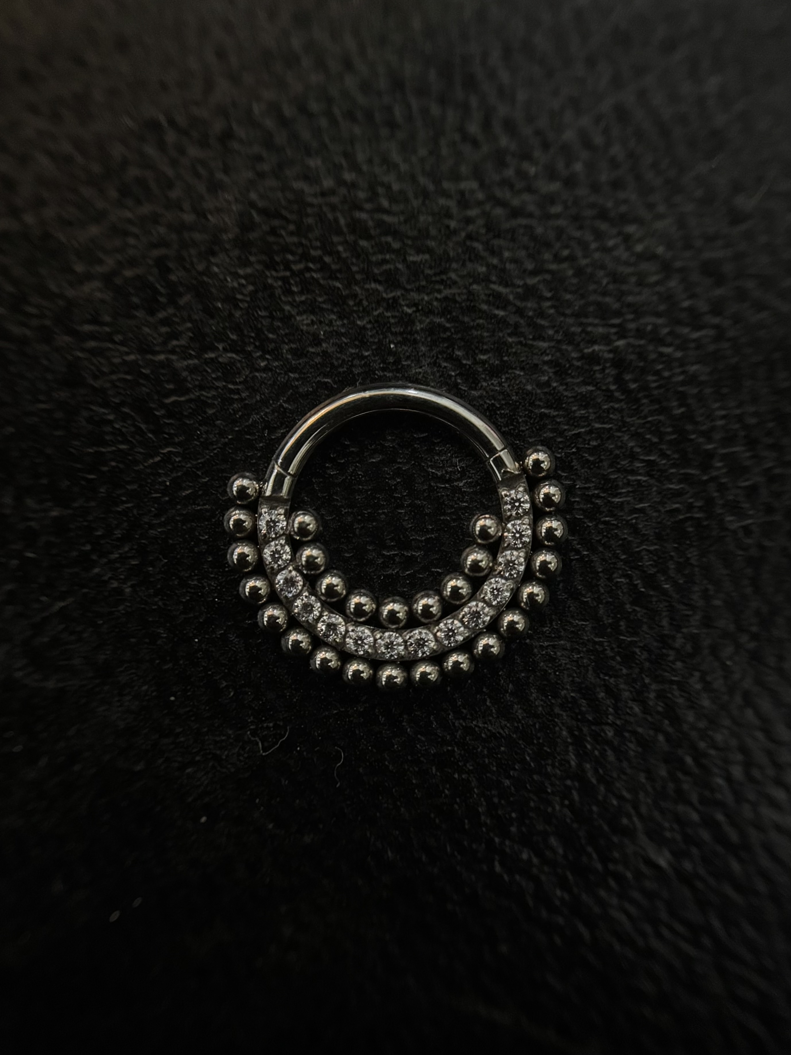 Argola Um Fio Cravejado/Bolas Dentro e Fora