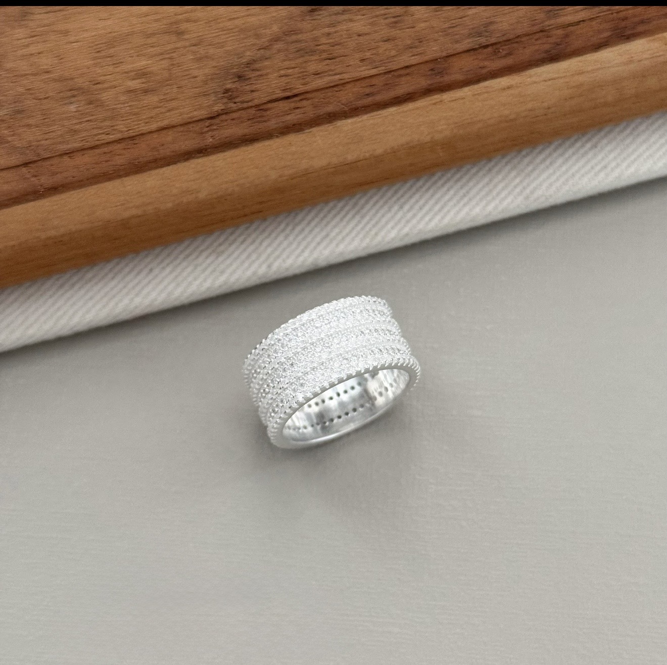 Anel Aliança 10 mm Cravejada