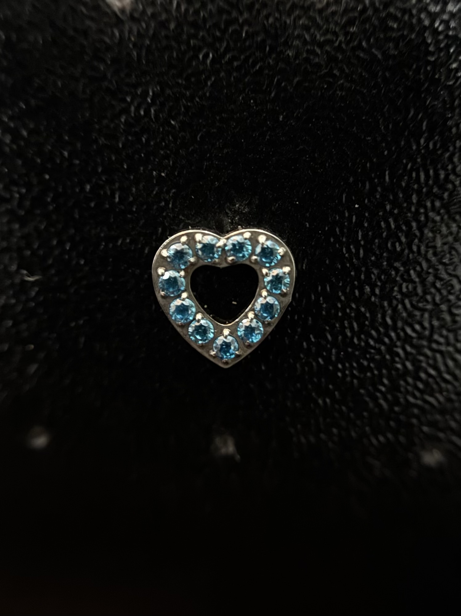 Labret Coração Azul Cravejado Vazado 